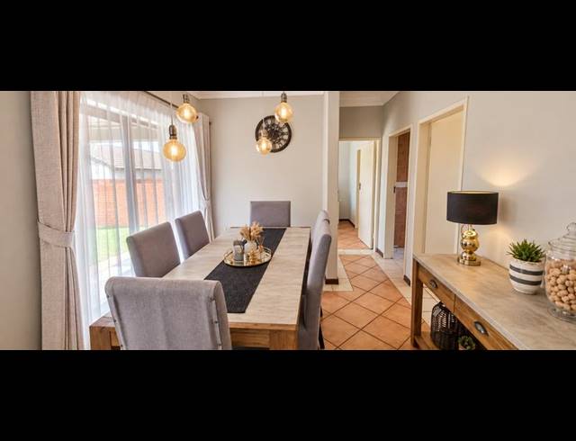2 BEDROOM TOWNHOUSE FOR SALE IN MONAVONI